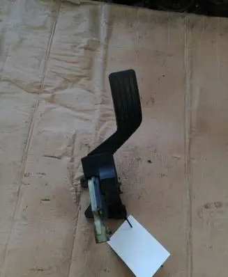 Ford Focus Accelerator throttle pedal 2M519F836AE