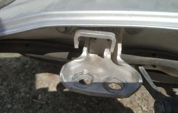 Ford Fiesta Rear door lower hinge