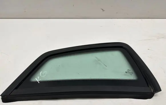 Volkswagen Golf Sportsvan Rear side window