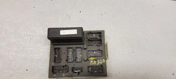 Ford Focus Fuse module 98AG14A073LC 518268404 98AG14K150BG