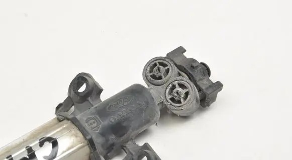Ford C-MAX II Headlight washer pump 2308457