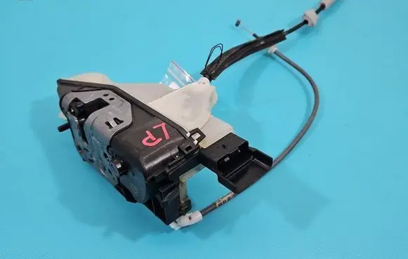 Peugeot 3008 II Front door lock 104235 IMPRK1497936