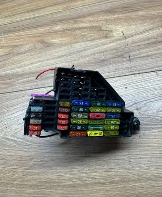 Volkswagen PASSAT B6 Fuse box set 2325302010101