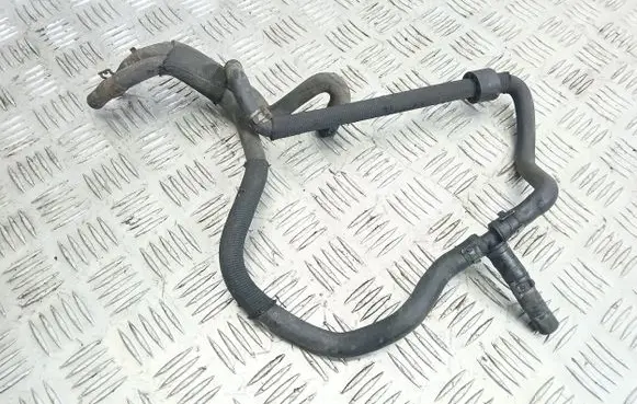 Volkswagen PASSAT B6 Engine coolant pipe/hose