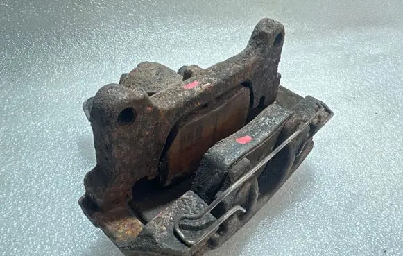 Volkswagen PASSAT B6 Front brake caliper