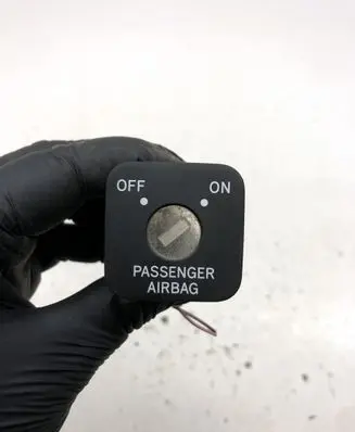 Toyota Yaris Passenger airbag on/off switch 
