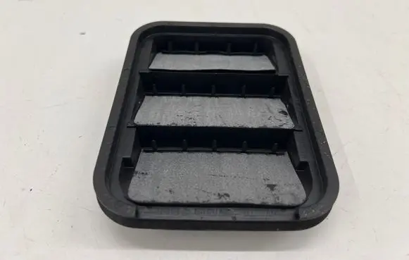 Nissan Qashqai J12 Quarter panel pressure vent 768046RS0A