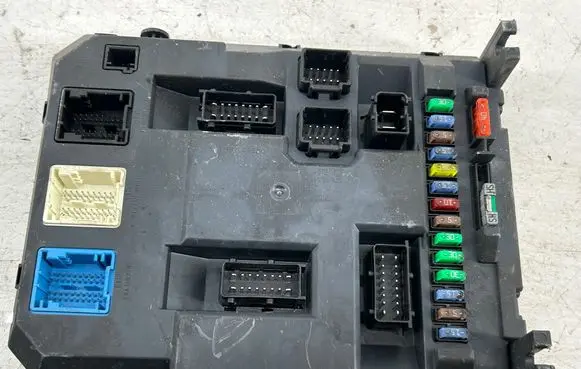Peugeot 207 Fuse module 9666952280 22661F01