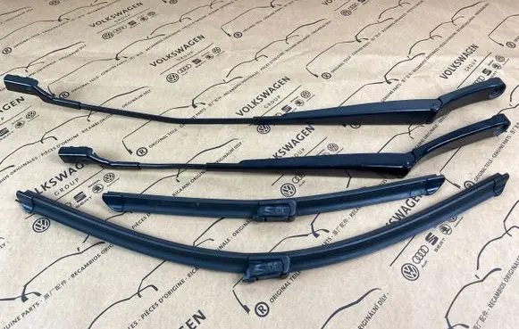 Volkswagen Polo V 6R Front wiper blade arm