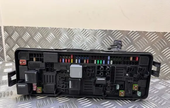 Land Rover Range Rover L405 Fuse module HPLA14A073AB