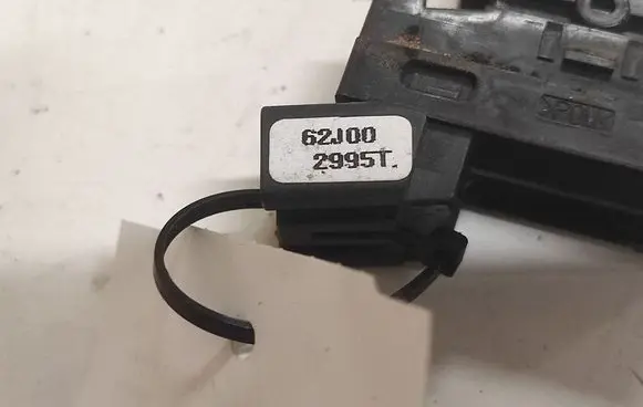 Suzuki Grand Vitara II Electric window control switch 62J002995T