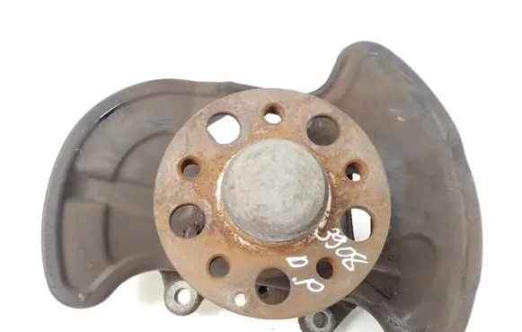 Mercedes-Benz E C207 W207 Front wheel hub A2043320201