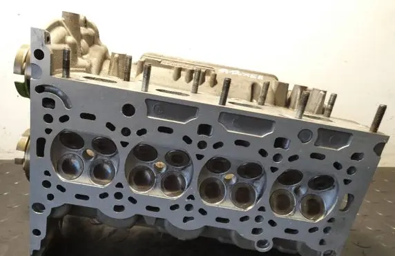 Opel Corsa D Engine head 55562229