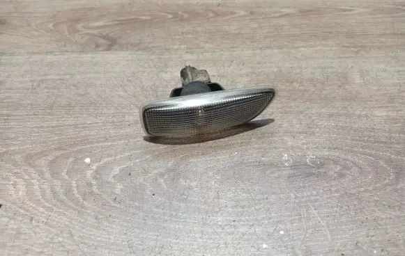 Volvo S60 Front fender indicator light 8658945