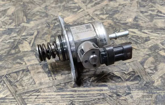 Alfa Romeo Giulia Fuel injection high pressure pump 0261520413