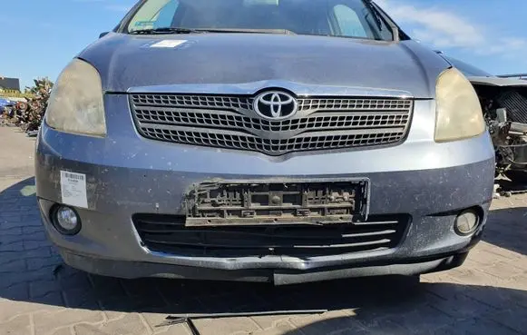 Toyota Corolla Verso E121 Front bumper
