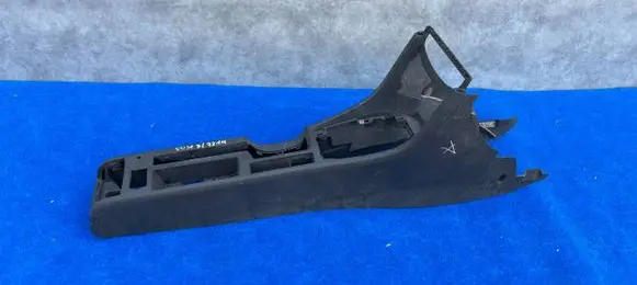 Audi A3 S3 8P Center console 8P0863284