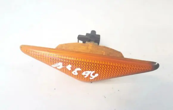 Ford Focus Front fender indicator light es88A 03i4d