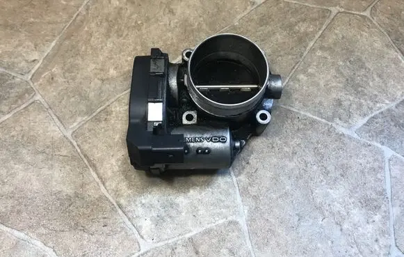 BMW X6 E71 Throttle valve 7555944