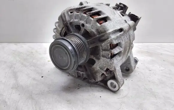 Volvo V40 Generator/alternator 30659390
