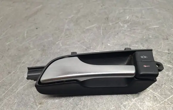 Audi A3 S3 8P Front door interior handle 8P3867019