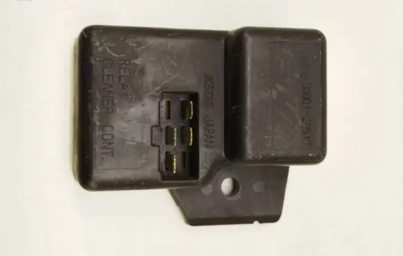 Subaru Forester SF Window wiper relay 3300120517
