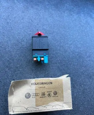 Volkswagen Polo III 6N 6N2 6NF Hazard light switch 1C0953235D 7D0953235 1C0953235E