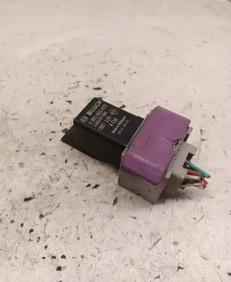 Nissan Qashqai Glow plug pre-heat relay 110673774R 20160801 0281003070