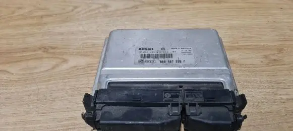 Volkswagen PASSAT B5 Engine control unit/module 0261204613
