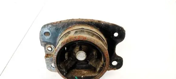 Chevrolet Captiva Engine mount bracket