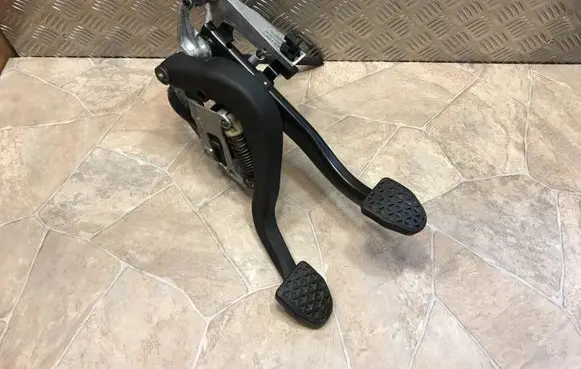 BMW 3 E90 E91 Brake pedal 6762250