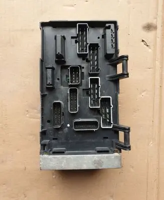 Chrysler Grand Voyager IV Fuse module 05144579AB