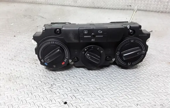 Skoda Octavia Mk2 (1Z) Climate control unit 1Z0820045A