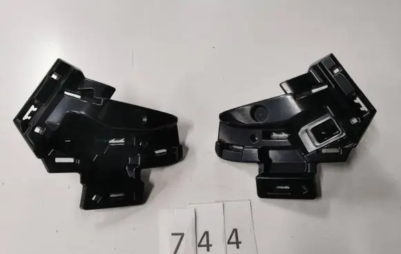 Skoda Kamiq Front bumper mounting bracket 658807724 3200201122