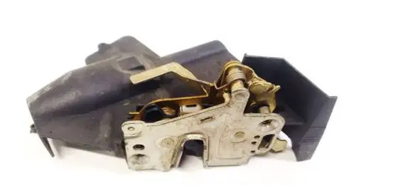 Mercedes-Benz C W202 Rear door lock 2027300535