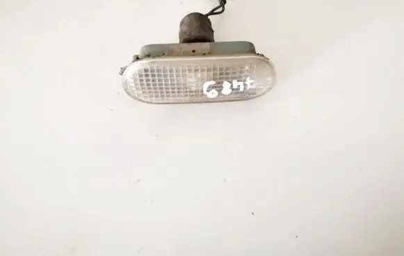 Front fender indicator light