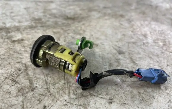 Mitsubishi Pajero Sport I Front door lock (next to the handle) 