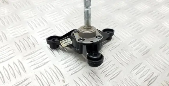 Rear door manual window regulator
