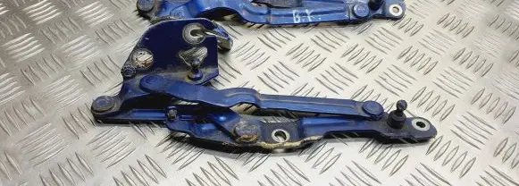 Volkswagen PASSAT B5 Tailgate/trunk/boot hinge 8D5827302C 8D5827301C