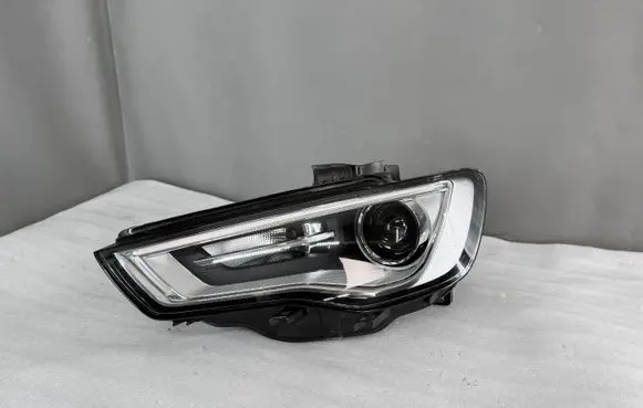 Audi A3 S3 8V Headlight/headlamp 8V0941005