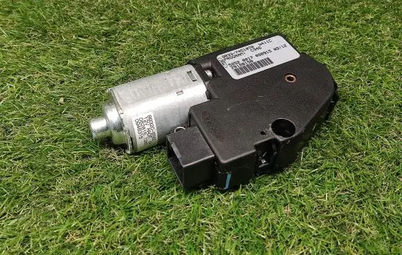 Ford Focus Sunroof motor/actuator 9R337451070 2916815B