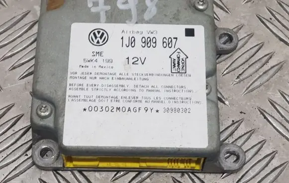 Volkswagen PASSAT B5 Airbag control unit/module 1J0909607