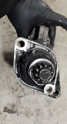 Volkswagen Golf V Starter motor 1005831311