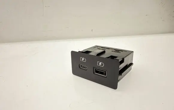 Nissan Juke II F16 USB socket connector 253316UA0B