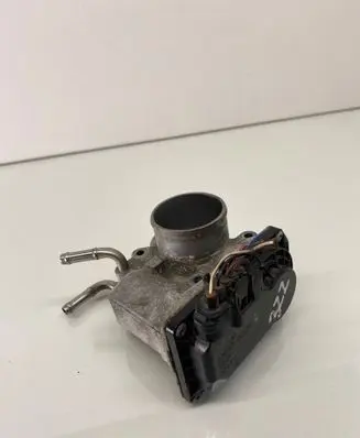 Toyota Corolla E120 E130 Throttle valve 220300D020 5B08 00141