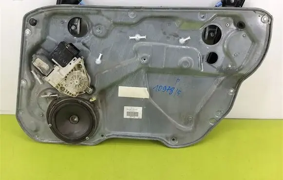 Seat Cordoba (6L) Front door window regulator with motor 6Q2959801A