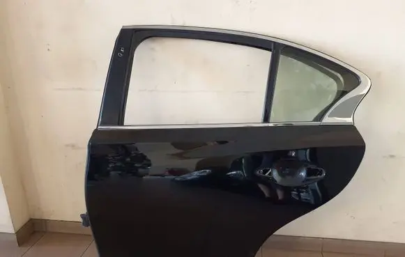Infiniti Q50 Rear door