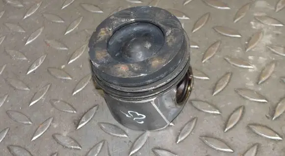 Mercedes-Benz C W204 Piston 65100