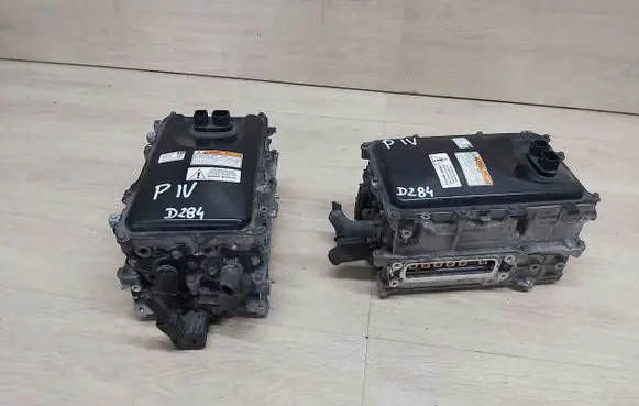 Toyota Prius (XW50) Voltage converter inverter 