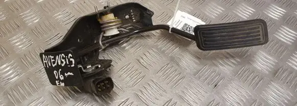 Toyota Avensis T250 Accelerator throttle pedal